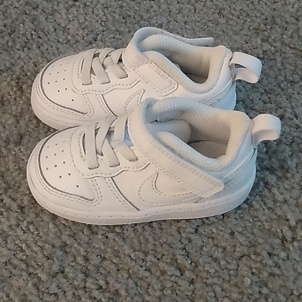 Nike Tennis Shoes